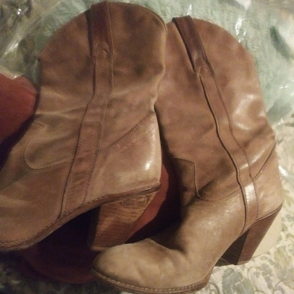 Classic Beige Leather Cowgirl Boots Women Size 5 – Western Charm and Style - Picture 1 of 3